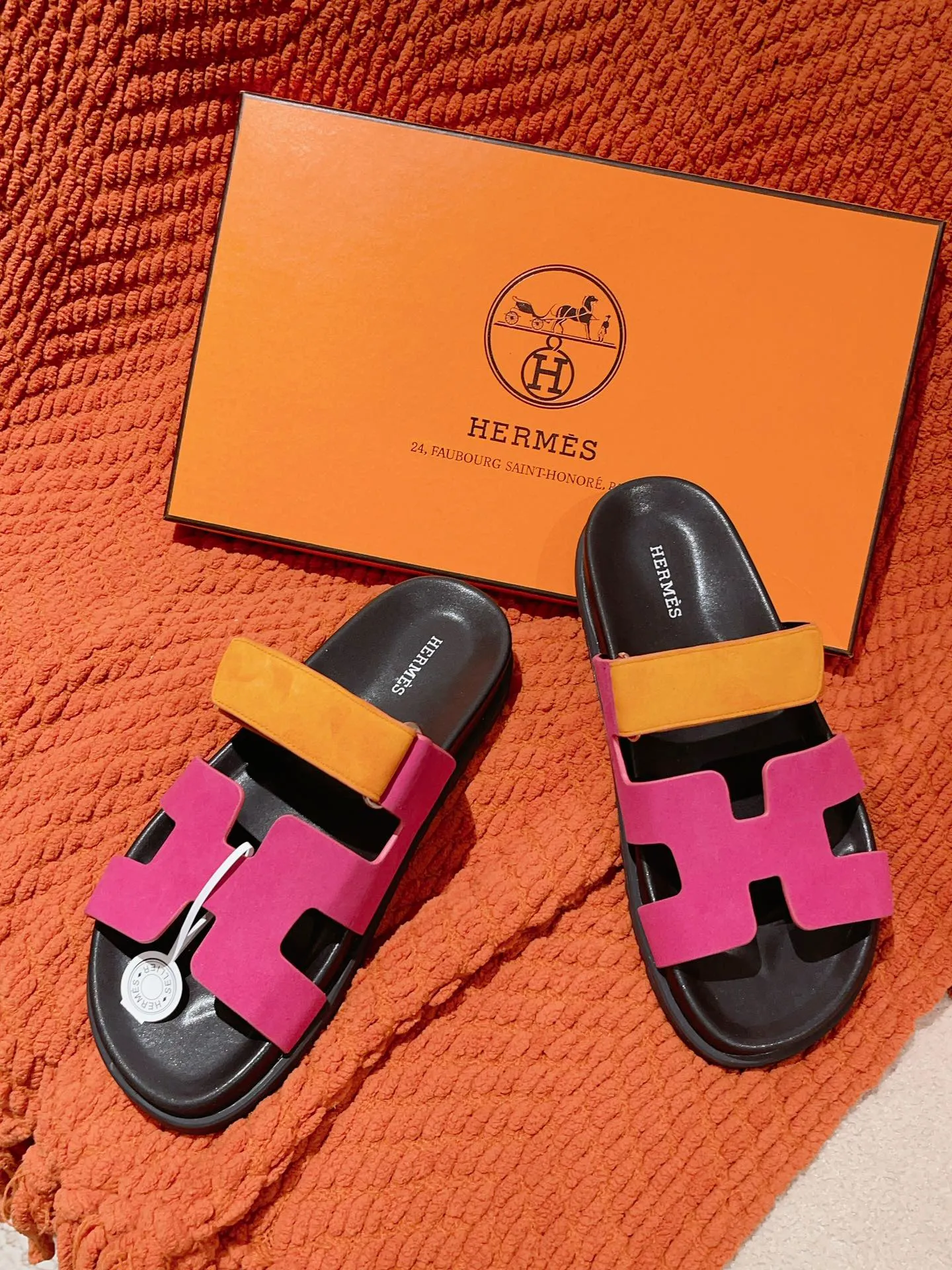 👟👟Ex-factory price 480👟👟 𝐇𝐞𝐫𝐦𝐞𝐬 Hermès second uncle slippers, you must call like crazy🙆 The classic + 2025 new color matching is also so beautiful. The contrasting splicing of different colors and materials can easily create a fashionable look Size: 35-45